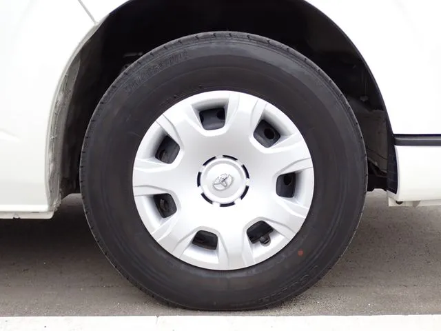 トヨタ　ハイエースバン　２ＷＤ