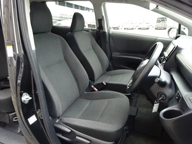 シエンタ（トヨタ）の車両写真