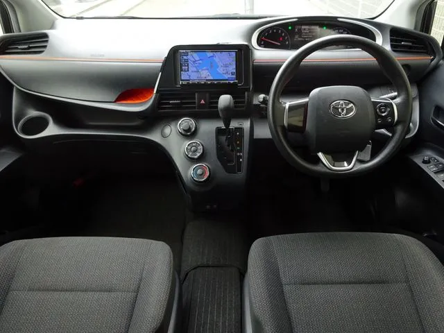 シエンタ（トヨタ）の車両写真