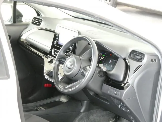 アクア（トヨタ）の車両写真