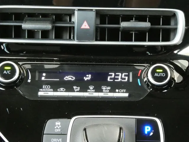 アクア（トヨタ）の車両写真