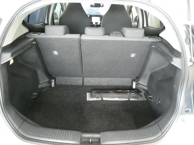 アクア（トヨタ）の車両写真