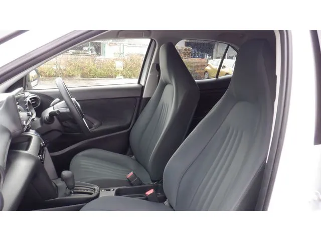 ヤリスクロス　ハイブリッド（トヨタ）の車両写真