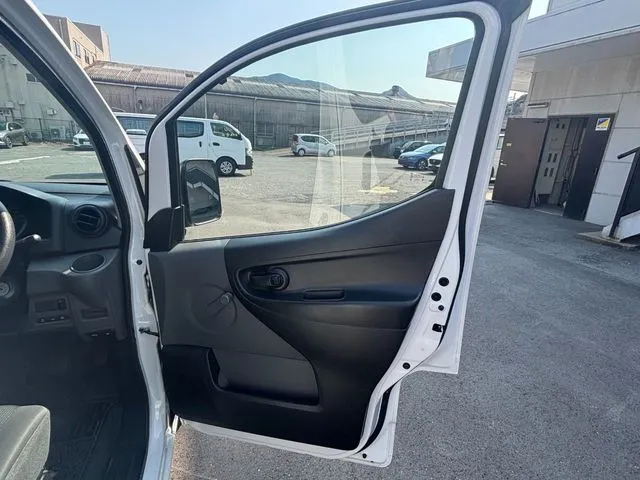 NV200バネットバン(ニッサン)の車両写真