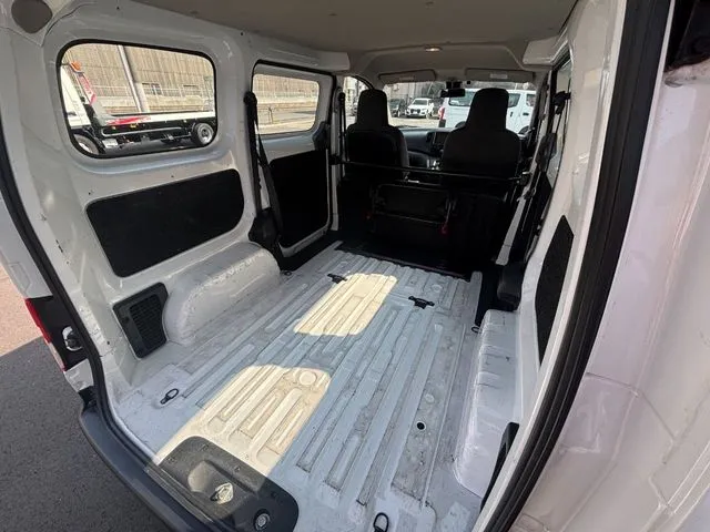 NV200バネットバン(ニッサン)の車両写真