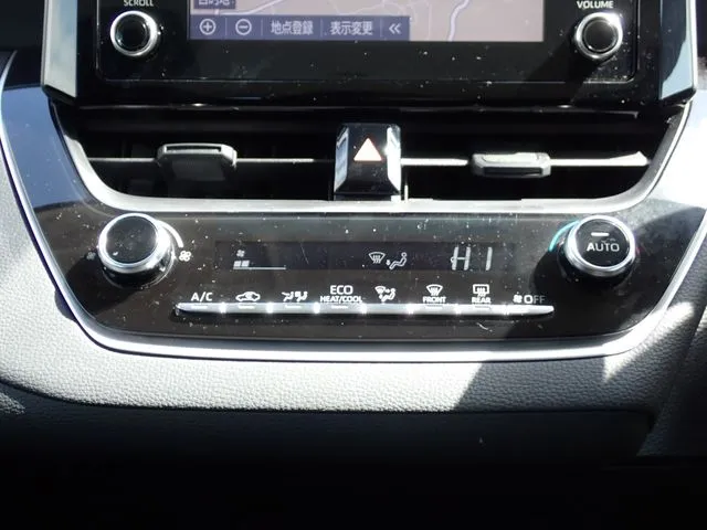 カローラ　ツーリング　ハイブリッド（トヨタ）の車両写真