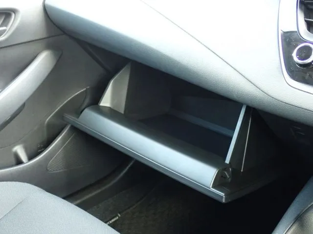 カローラ　ツーリング　ハイブリッド（トヨタ）の車両写真