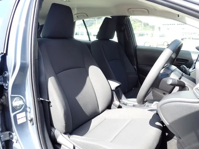 カローラ　ツーリング　ハイブリッド（トヨタ）の車両写真