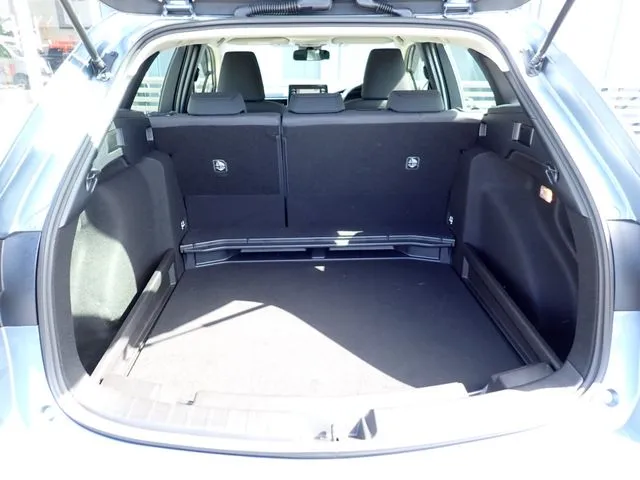 カローラ　ツーリング　ハイブリッド（トヨタ）の車両写真