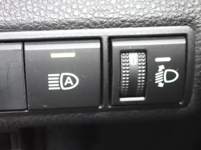 カローラ　ツーリング　ハイブリッド（トヨタ）の車両写真