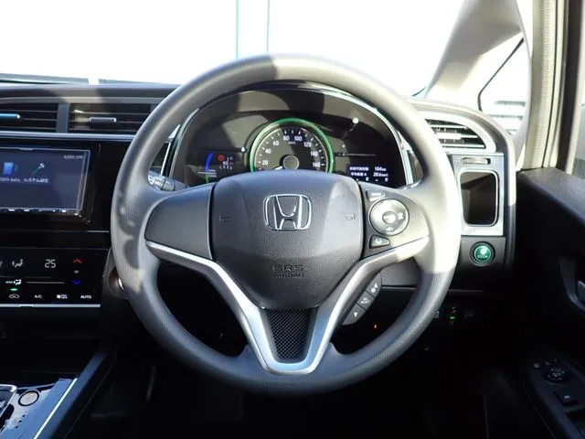 シャトル　ハイブリッド（ホンダ）の車両写真