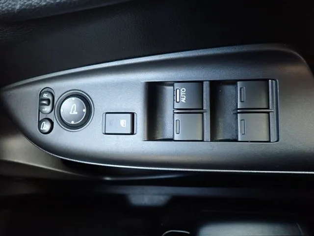 シャトル　ハイブリッド（ホンダ）の車両写真