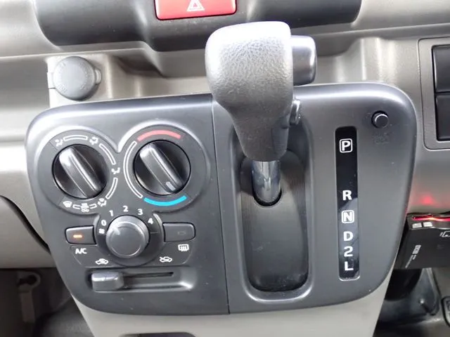 エブリイバン（スズキ）の車両写真