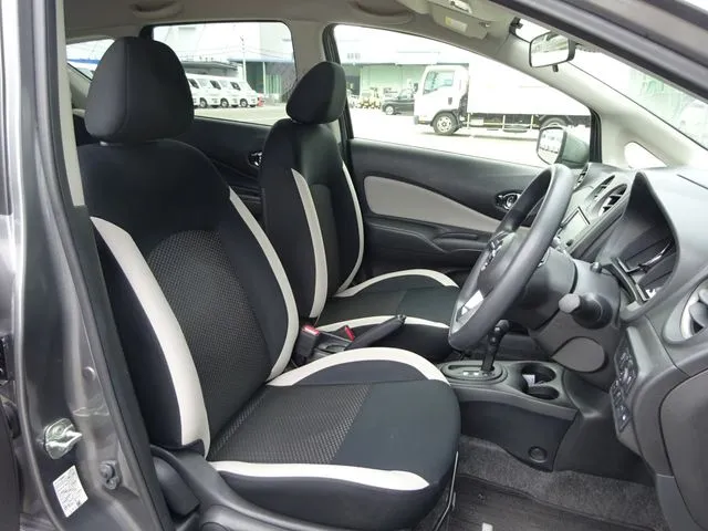 ノート（ニッサン）の車両写真