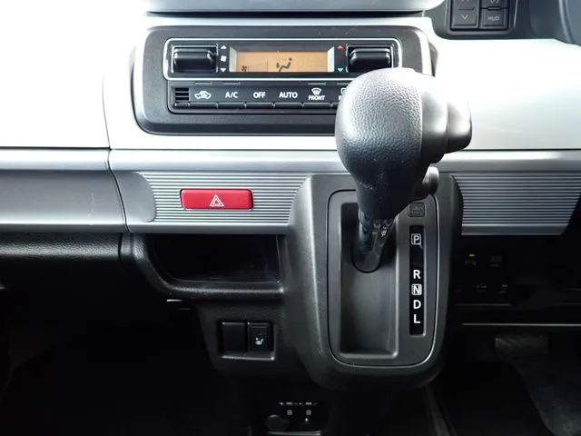 スペーシア（スズキ）の車両写真