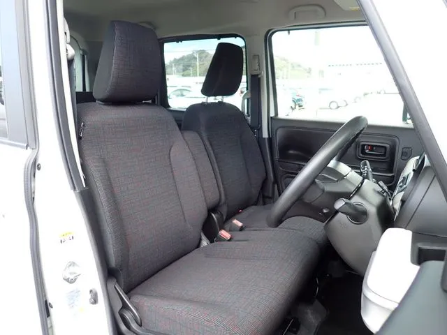 スペーシア（スズキ）の車両写真