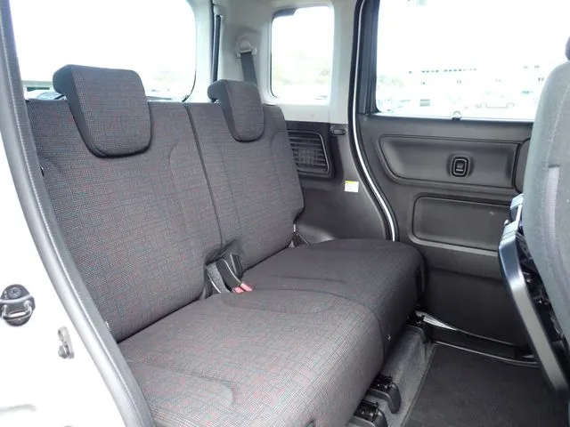 スペーシア（スズキ）の車両写真