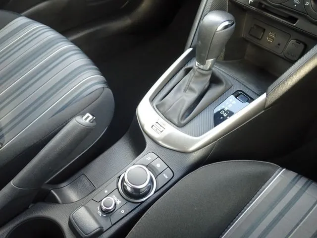 ＭＡＺＤＡ２（マツダ）の車両写真