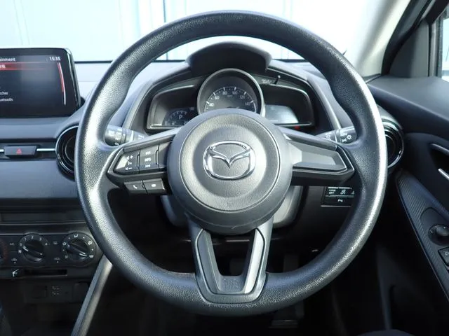 ＭＡＺＤＡ２（マツダ）の車両写真