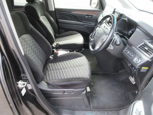 デリカ D:5 4WD(ミツビシ)の車両写真