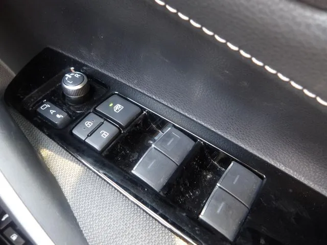 カローラ　セダン　ハイブリッド（トヨタ）の車両写真