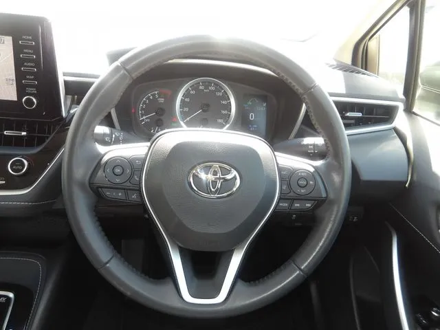 カローラ　セダン　ハイブリッド（トヨタ）の車両写真