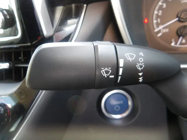 カローラ　セダン　ハイブリッド（トヨタ）の車両写真