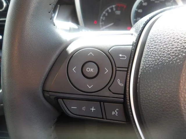 カローラ　セダン　ハイブリッド（トヨタ）の車両写真