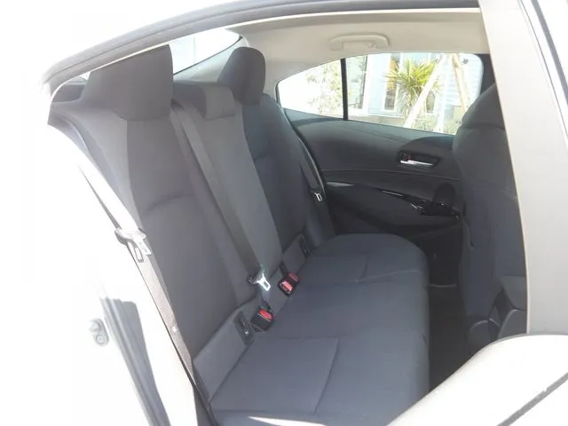 カローラ　セダン　ハイブリッド（トヨタ）の車両写真