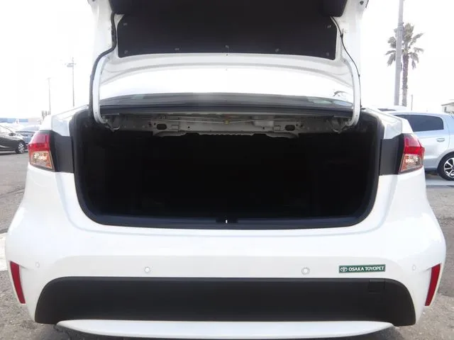 カローラ　セダン　ハイブリッド（トヨタ）の車両写真