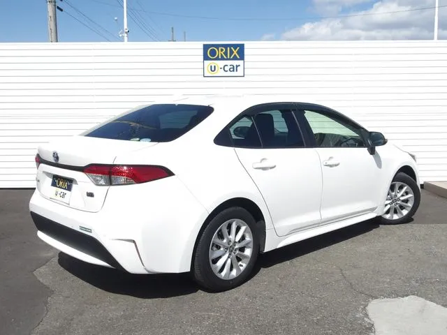 カローラ　セダン　ハイブリッド（トヨタ）の車両写真