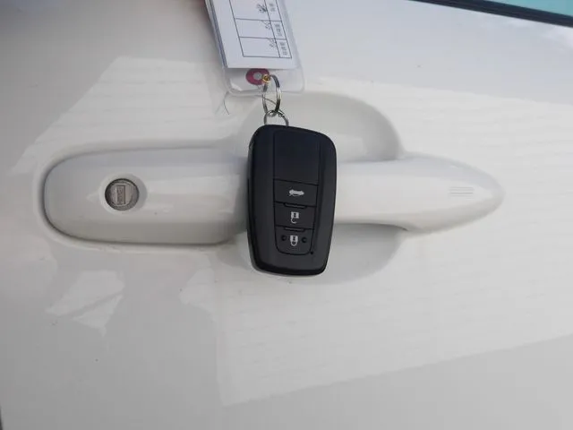 カローラ　セダン　ハイブリッド（トヨタ）の車両写真