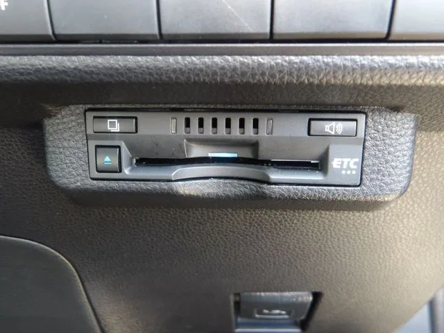 カローラ　セダン　ハイブリッド（トヨタ）の車両写真