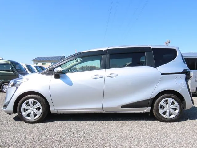 シエンタ(トヨタ)の車両写真