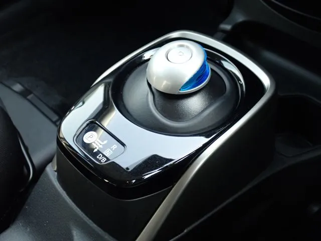 ノート 4WD(ニッサン)の車両写真