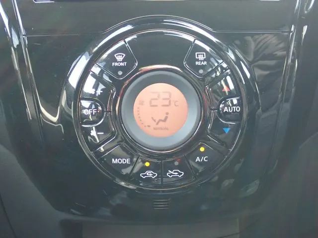 ノート 4WD(ニッサン)の車両写真