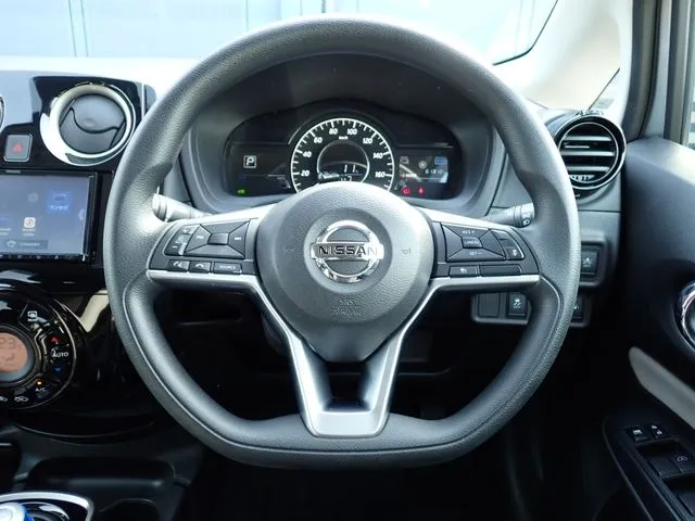 ノート 4WD(ニッサン)の車両写真