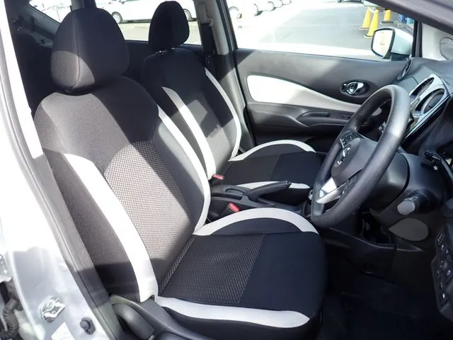 ノート 4WD(ニッサン)の車両写真