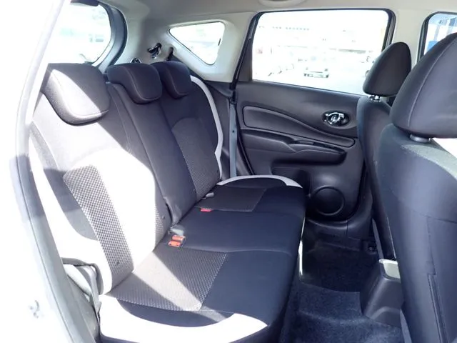 ノート 4WD(ニッサン)の車両写真