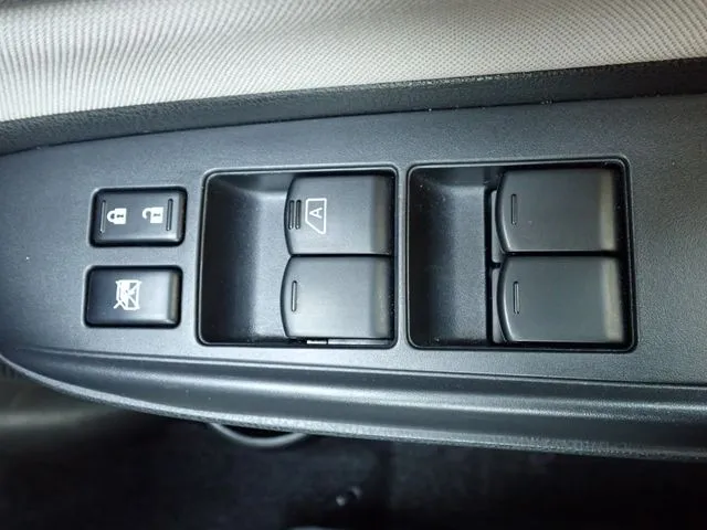 ノート 4WD(ニッサン)の車両写真