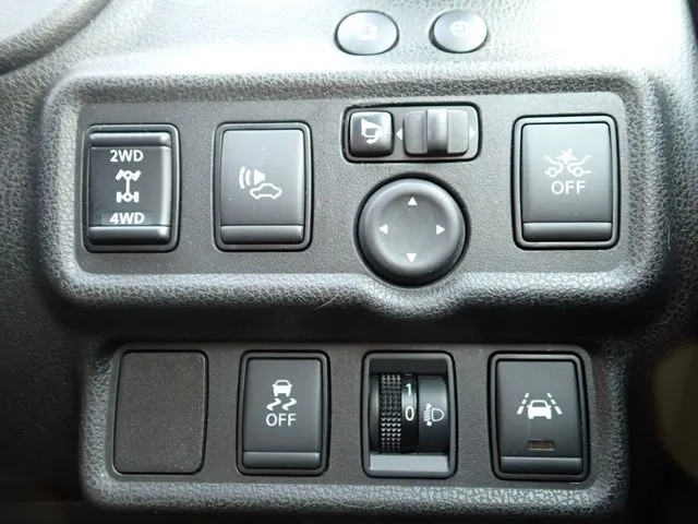 ノート 4WD(ニッサン)の車両写真