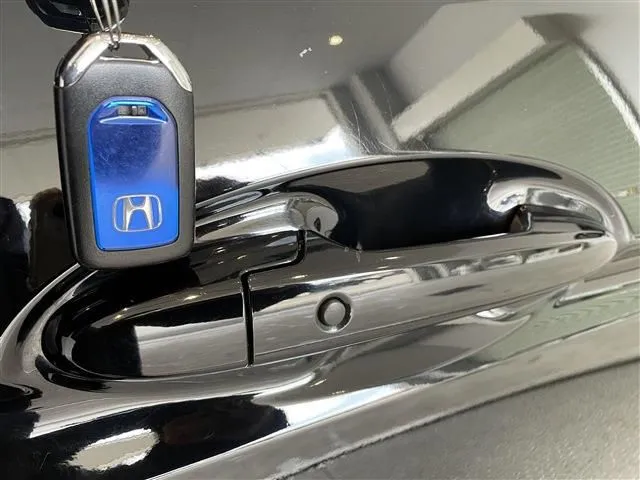 シャトル　ハイブリッド（ホンダ）の車両写真