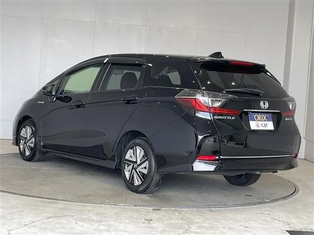 シャトル　ハイブリッド（ホンダ）の車両写真