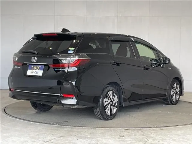 シャトル　ハイブリッド（ホンダ）の車両写真