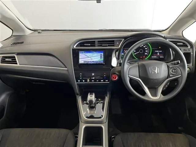 シャトル　ハイブリッド（ホンダ）の車両写真