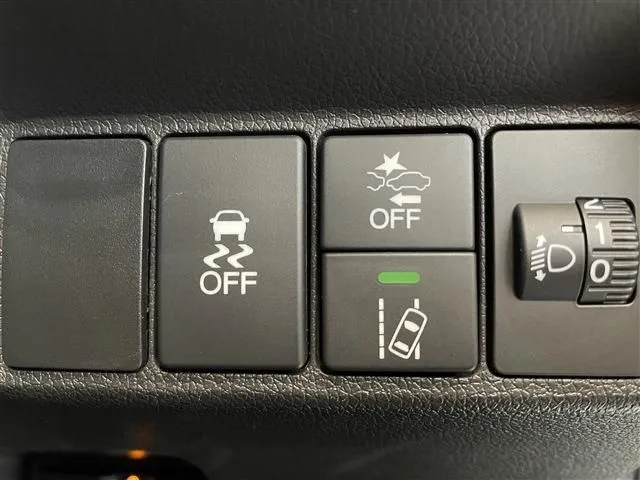 シャトル　ハイブリッド（ホンダ）の車両写真