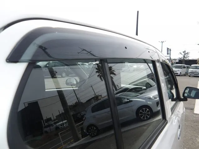 ダイハツ　ミラ　イース