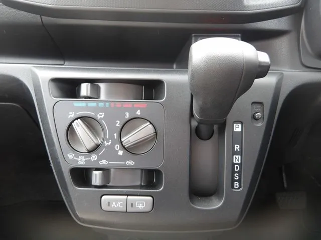 ダイハツ　ミラ　イース