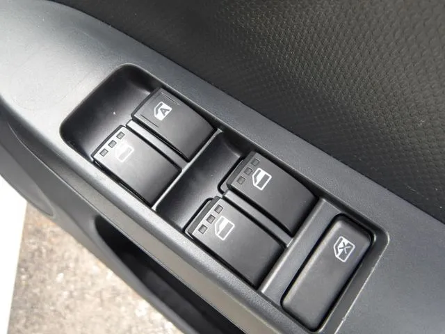 ダイハツ　ミラ　イース