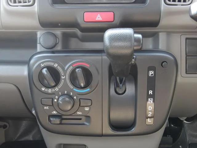 エブリイバン（スズキ）の車両写真